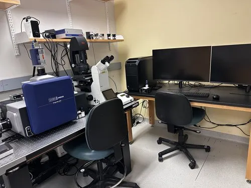 Image of the Dragonfly-620 SR spinning disk confocal in a lab.